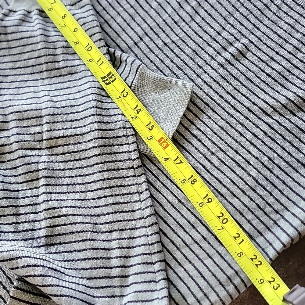 J. CREW Sweater - Picture 4 of 7
